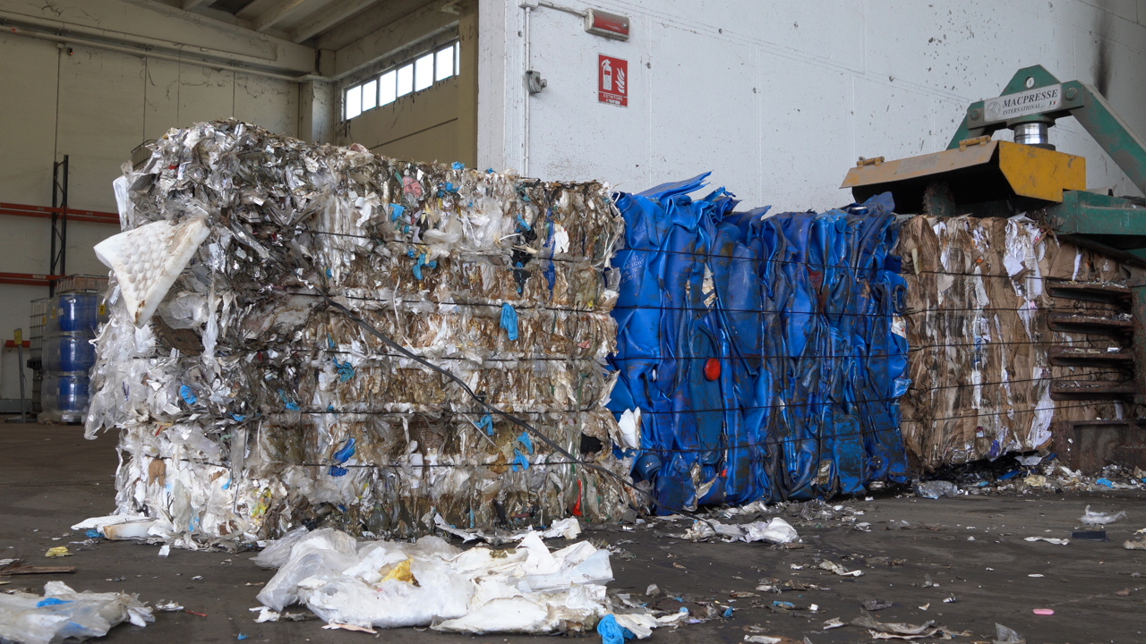 Italia Smaltimenti - compattatore per rifiuti plastica e carta